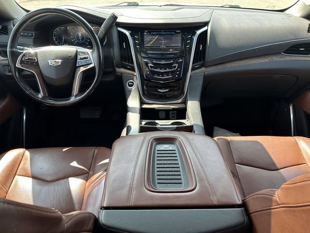 Used 2019 Cadillac Escalade Luxury AWD/4WD image 13