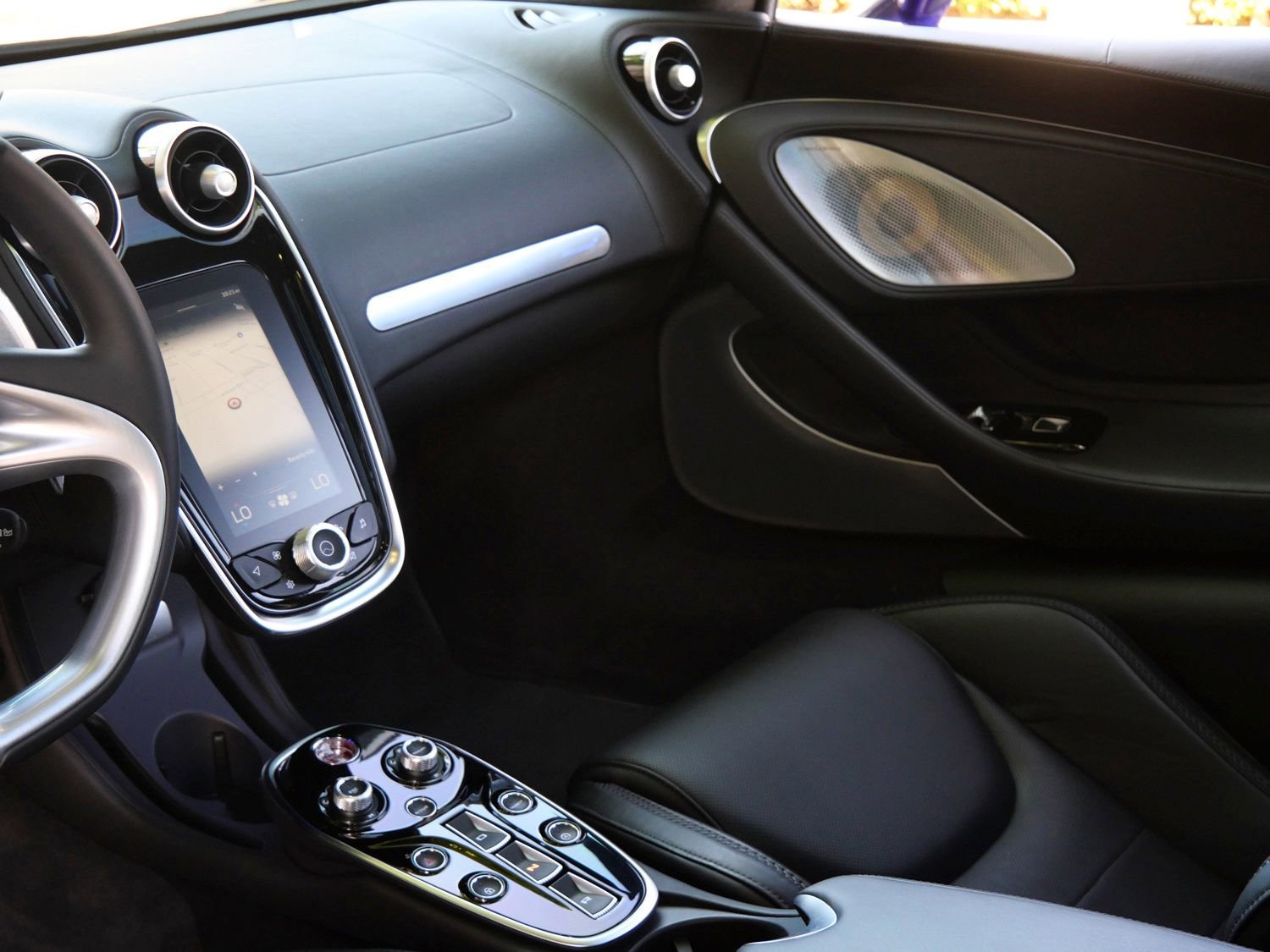 Used 2023 McLaren GT RWD image 18
