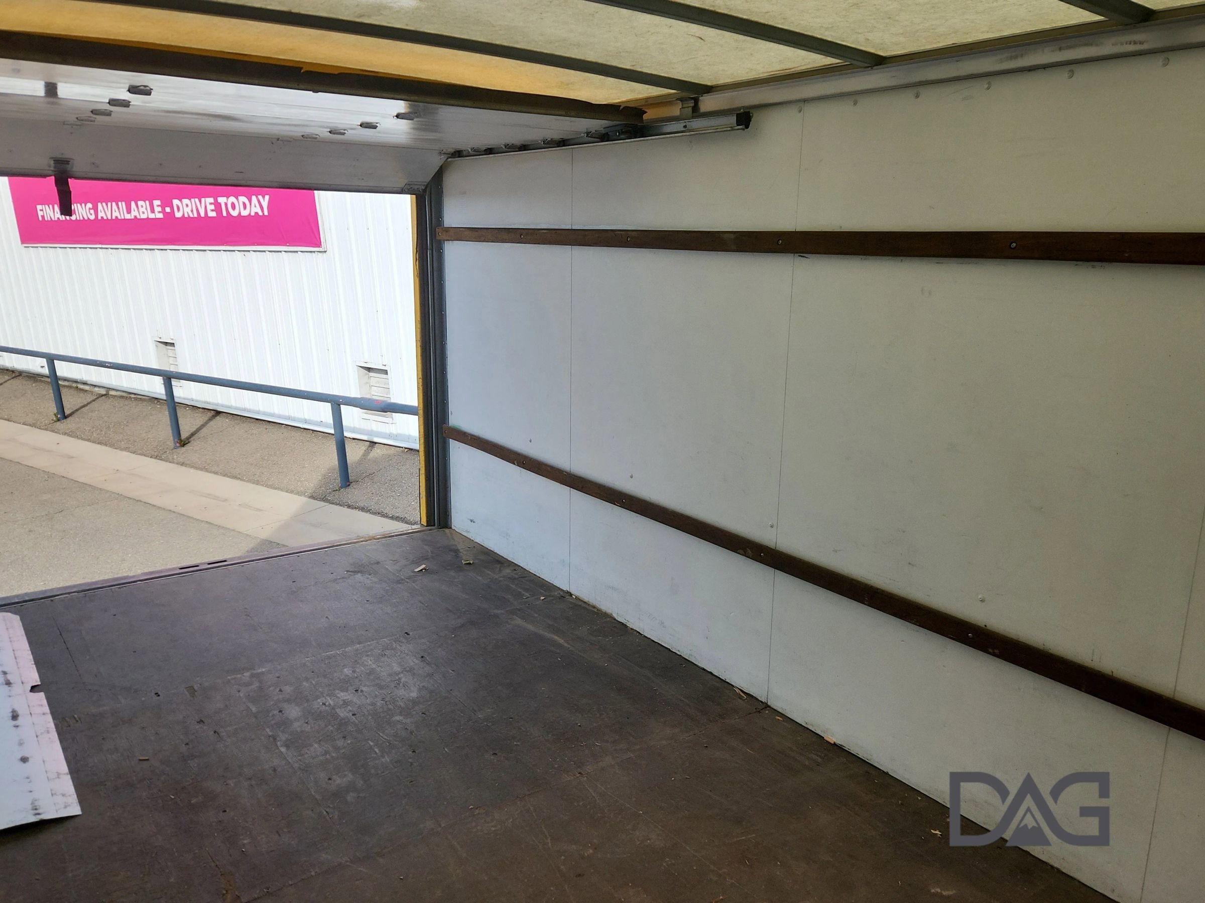 Used 2015 Ford E-350 and Econoline 350 Super Duty image 11