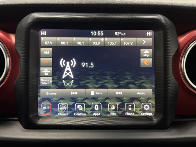 Used 2022 Jeep Wrangler Unlimited Rubicon AWD/4WD image 16