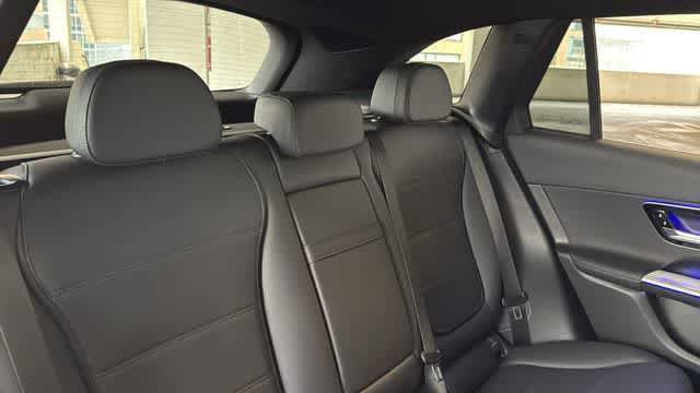 Used 2025 Mercedes-Benz GLC 300 4MATIC image 33