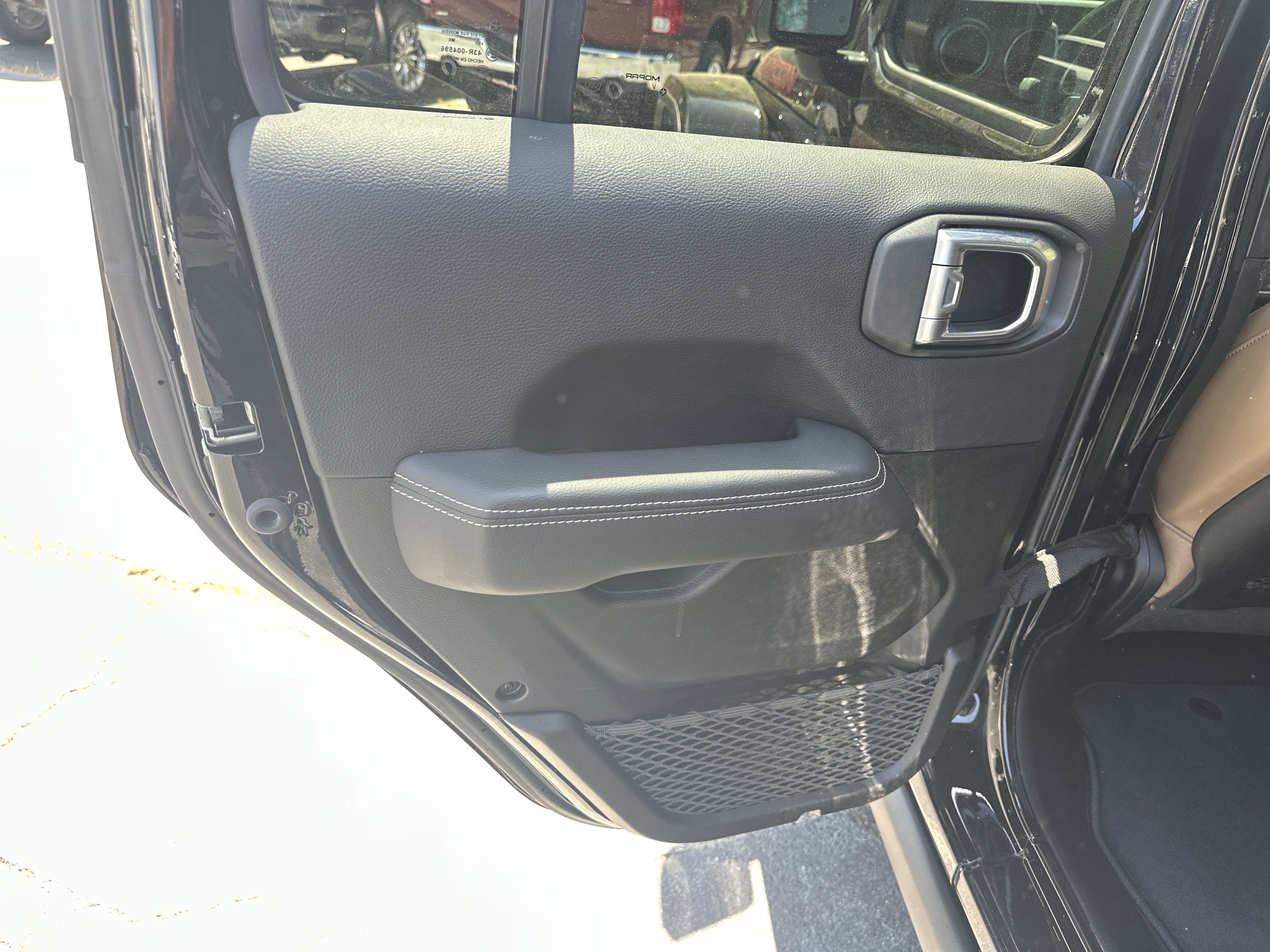 Used 2023 Jeep Wrangler Unlimited Rubicon w/ Cold Weather Group AWD/4WD image 25