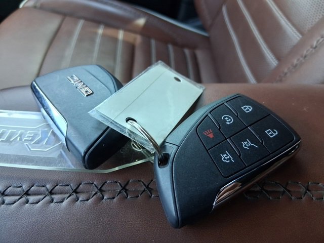 Used 2023 GMC Yukon XL Denali Ultimate image 7