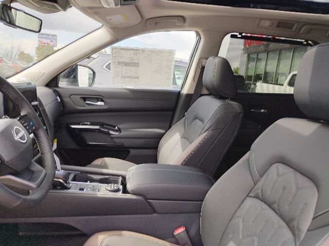New 2026 Nissan Pathfinder Platinum AWD/4WD image 17