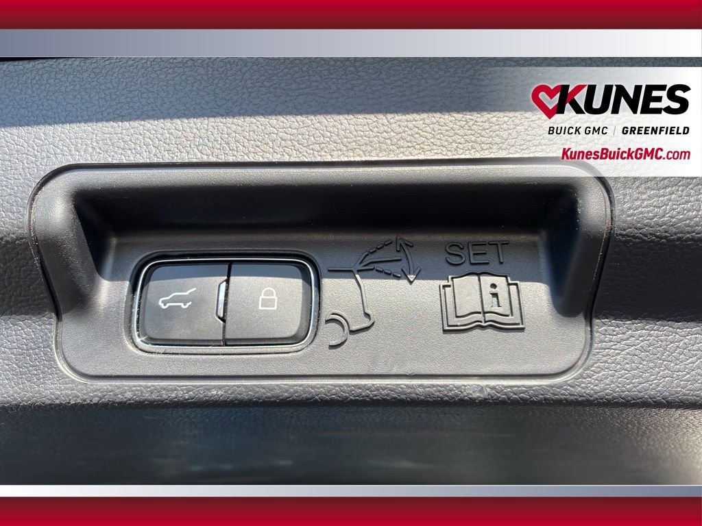 Used 2023 Ford Explorer XLT image 40