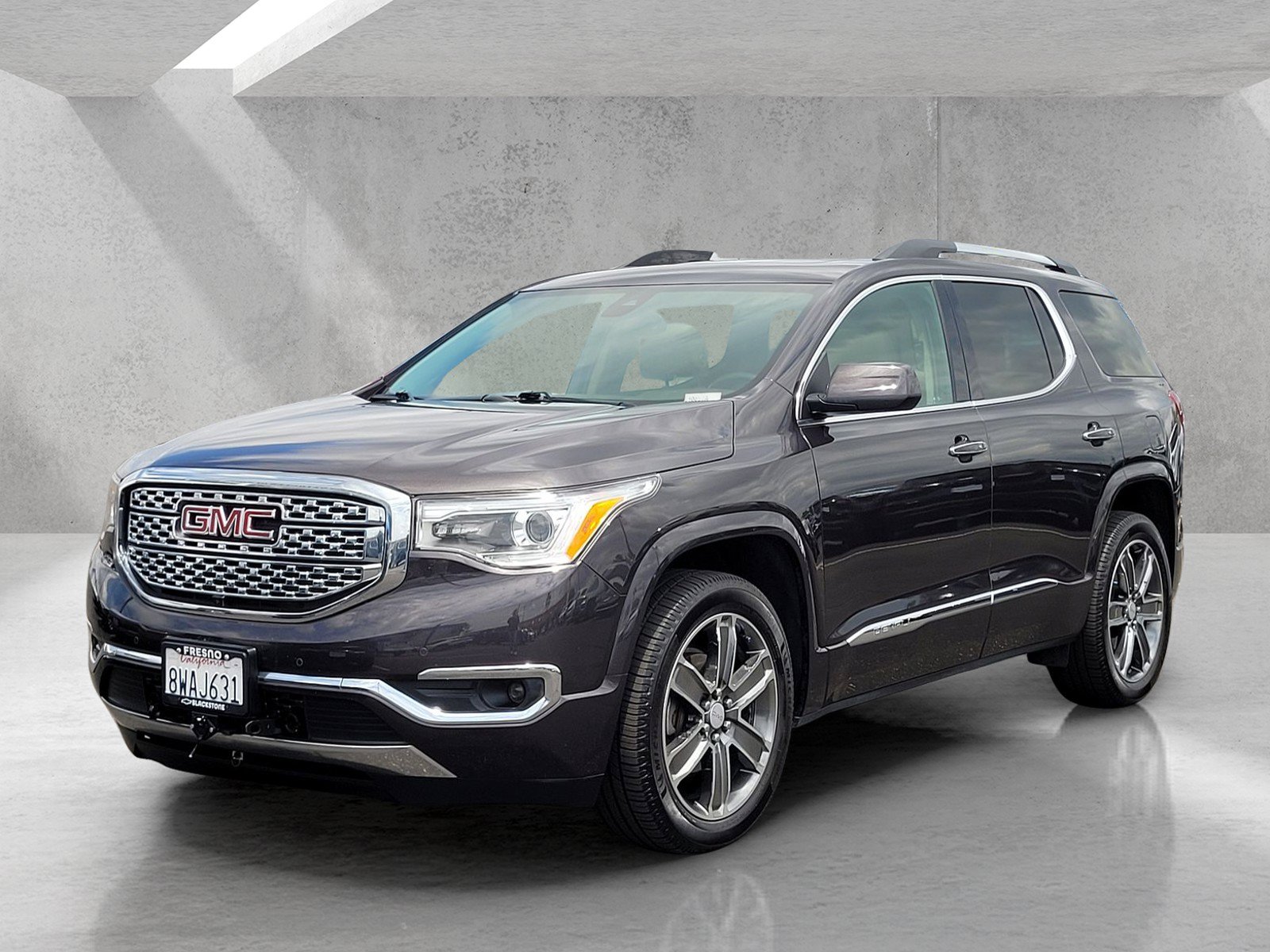 Used 2018 GMC Acadia Denali w/ Technology Package FWD image 8