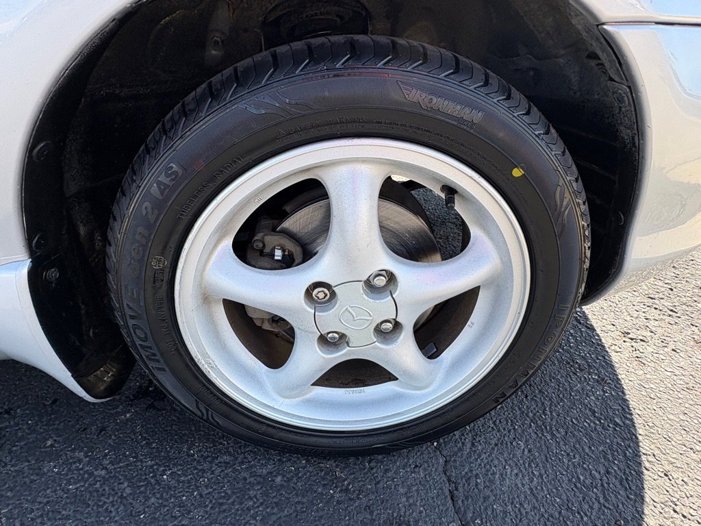 Used 1999 MAZDA MX-5 Miata RWD image 16