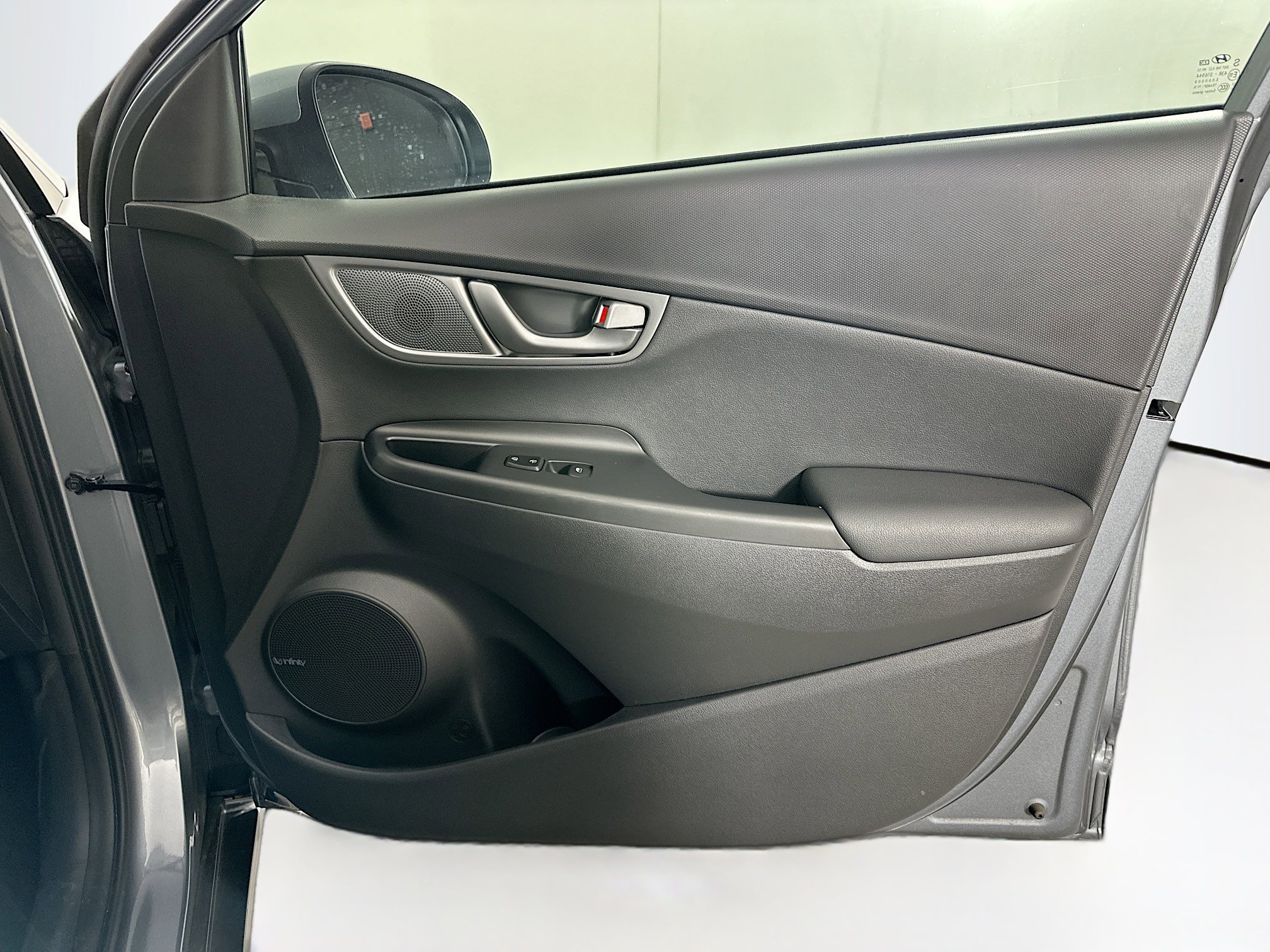 Used 2021 Hyundai Kona Ultimate w/ Cargo Package FWD image 33