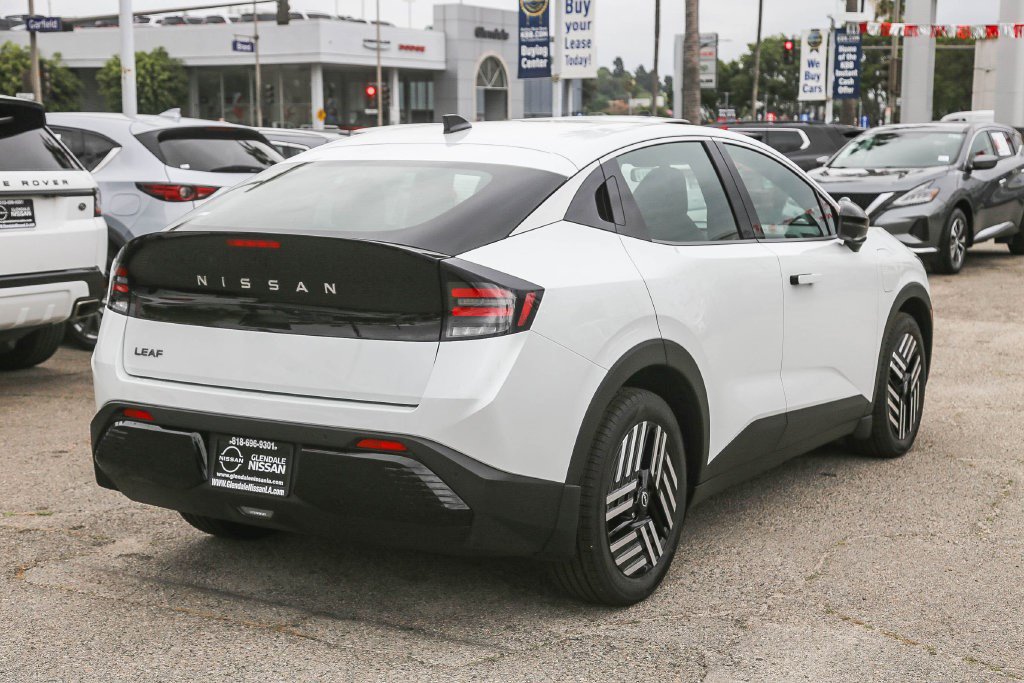 New 2026 Nissan Leaf SV+ w/ Illuminated Package FWD image 8