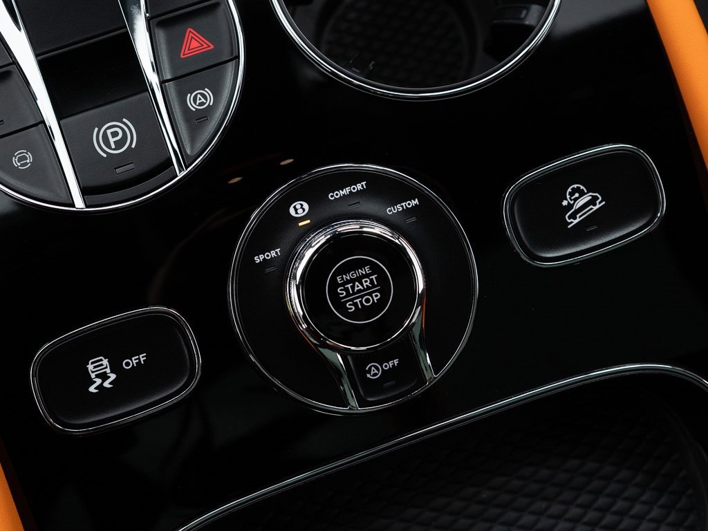 Used 2025 Bentley Bentayga image 35
