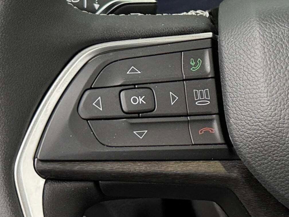 New 2025 Jeep Grand Cherokee Limited w/ Black Appearance Package image 38