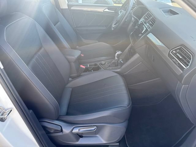 Used 2023 Volkswagen Tiguan SE AWD/4WD image 12