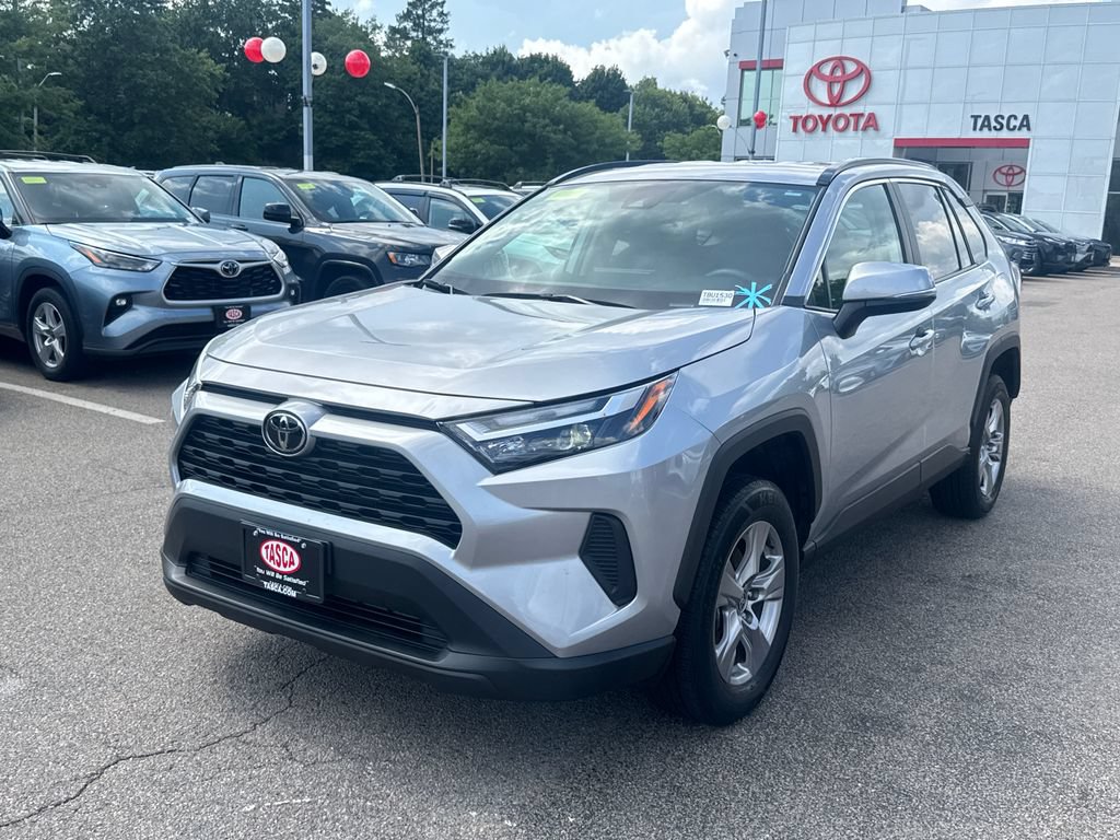 Used 2025 Toyota RAV4 XLE AWD/4WD image 3