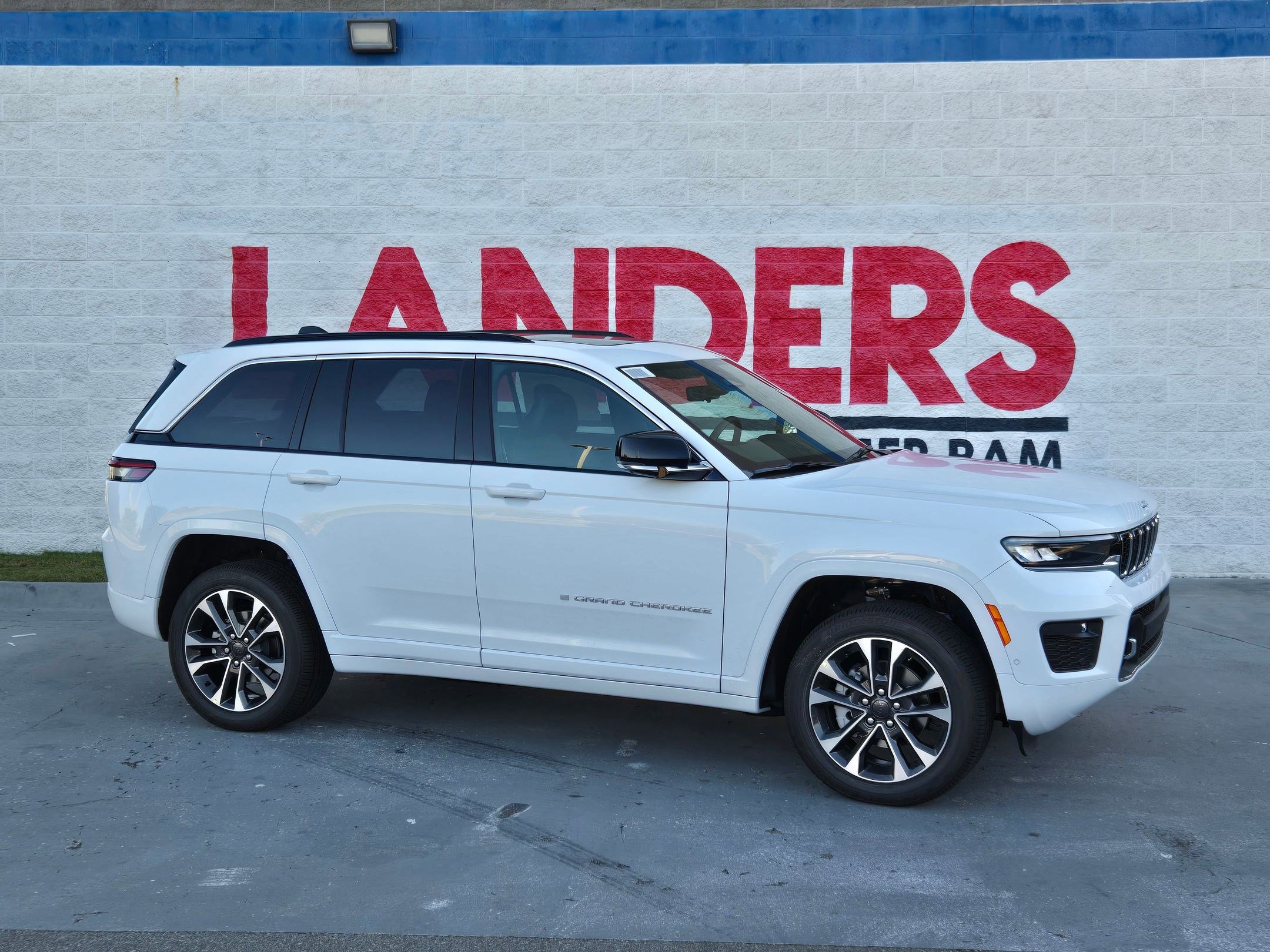 New 2025 Jeep Grand Cherokee Overland w/ Adv Protech Group III