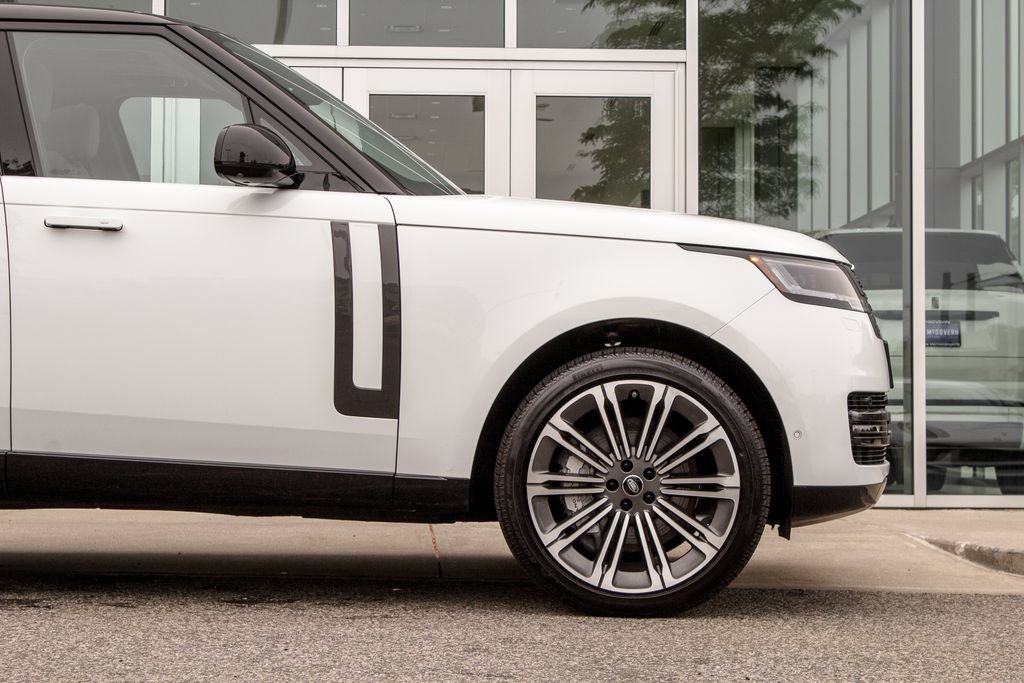 Used 2025 Land Rover Range Rover Long Wheelbase SE AWD/4WD image 5