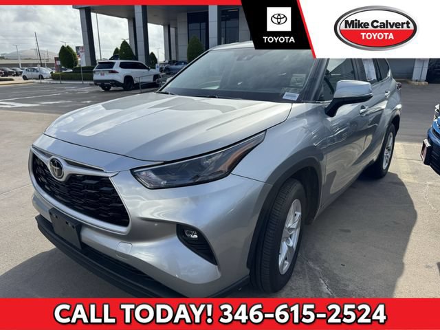 Used 2025 Toyota Highlander LE