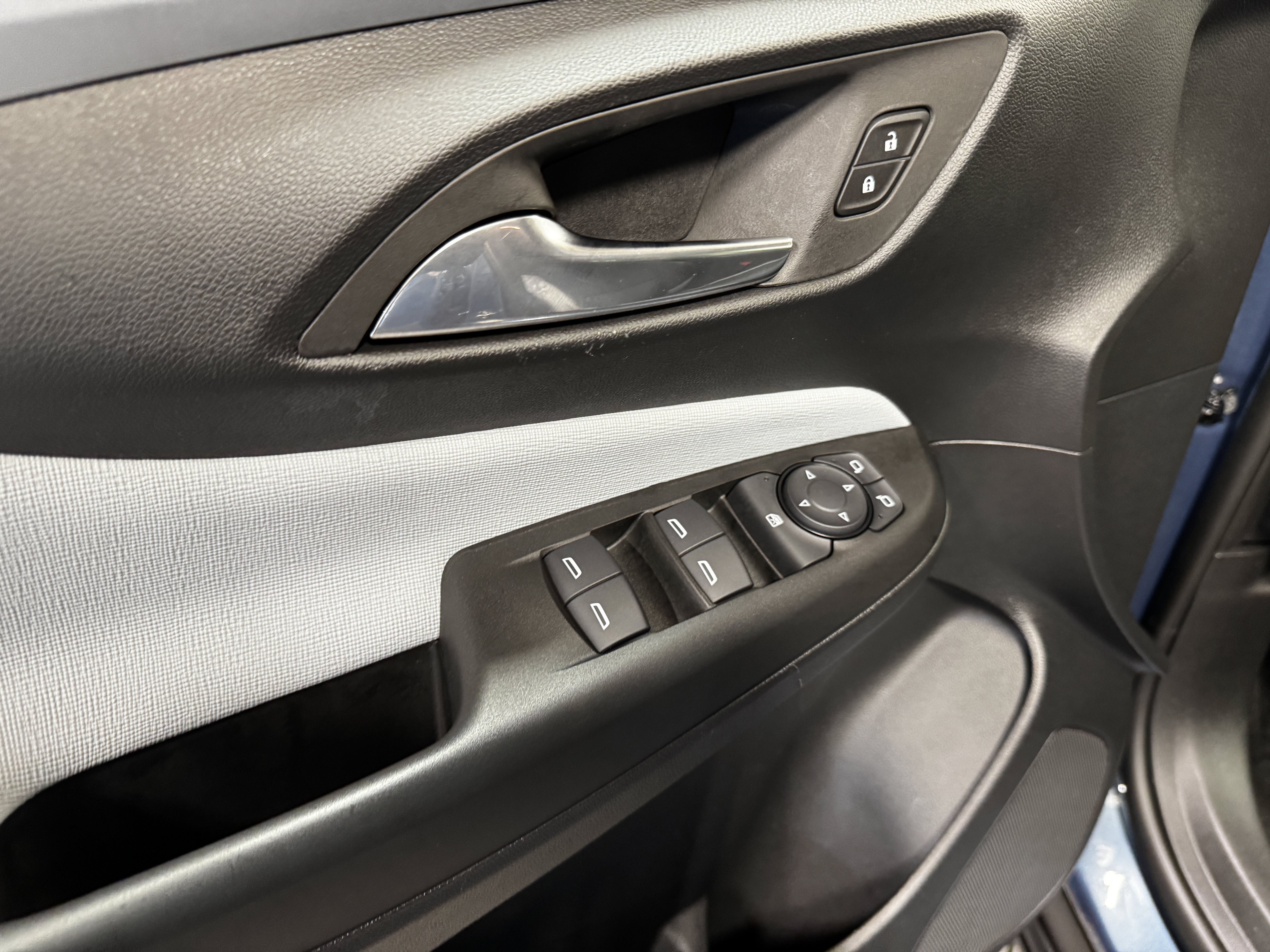 Certified 2025 Buick Envista Preferred FWD image 38