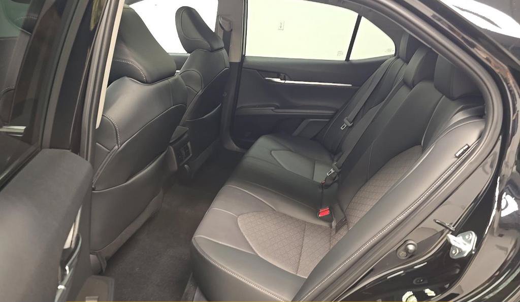 Used 2022 Toyota Camry XSE FWD image 11