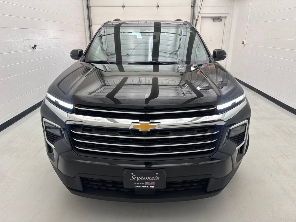 Used 2025 Chevrolet Traverse LT AWD/4WD image 2