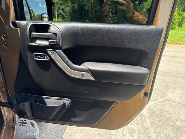 Used 2015 Jeep Wrangler Unlimited Sahara AWD/4WD image 10