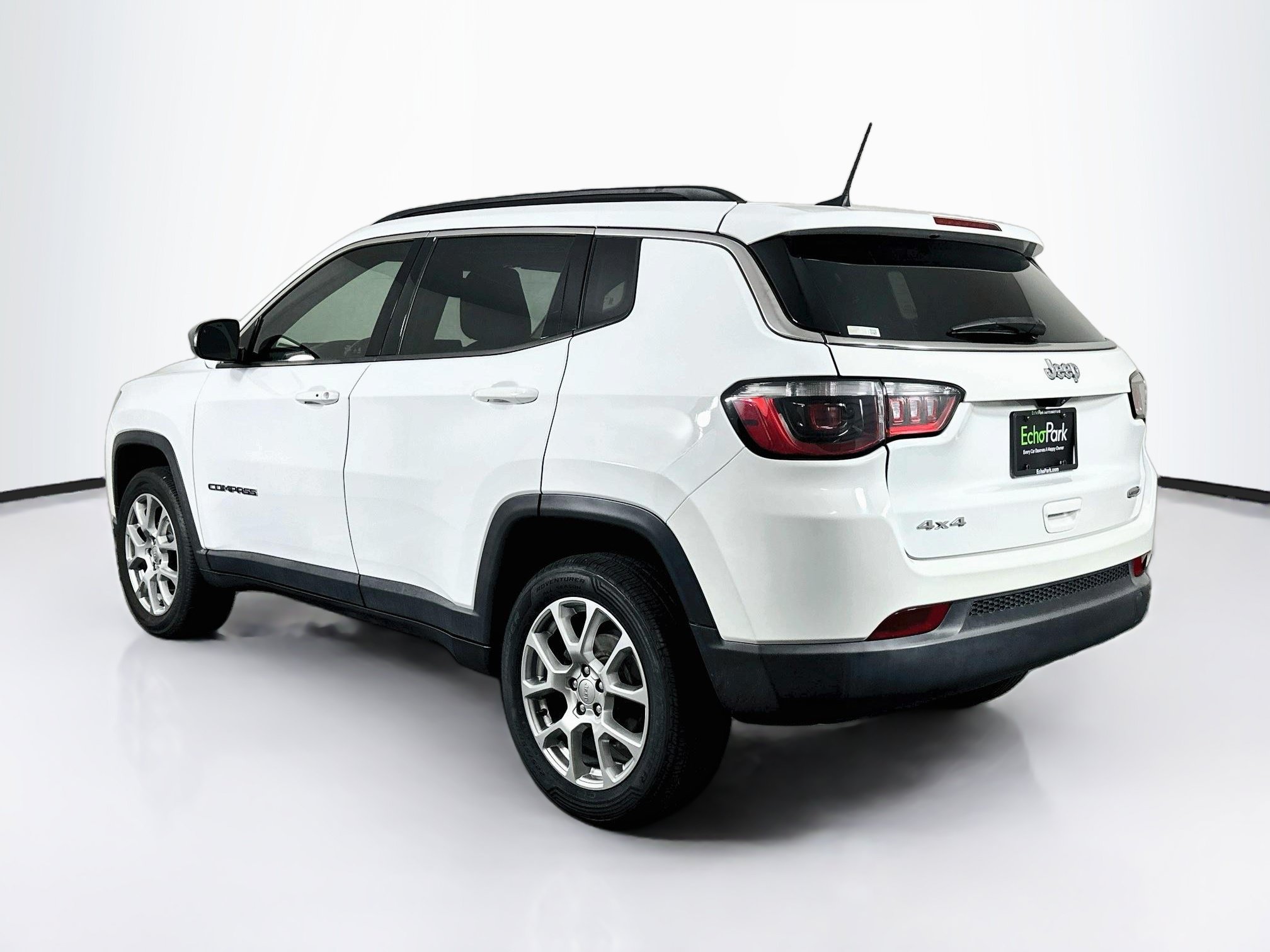 Used 2022 Jeep Compass Latitude AWD/4WD image 5