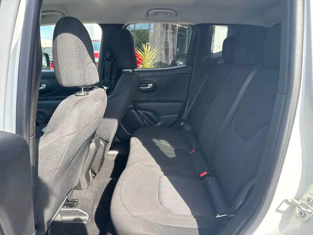 Used 2023 Jeep Renegade Latitude AWD/4WD image 14