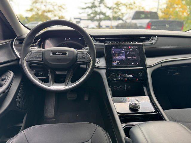 Certified 2023 Jeep Grand Cherokee Laredo AWD/4WD image 13