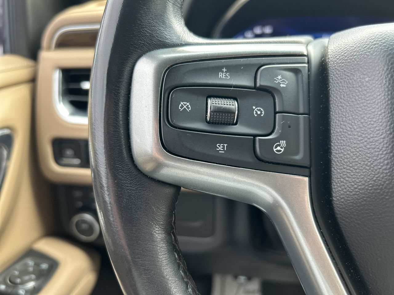 Used 2022 Chevrolet Tahoe Premier AWD/4WD image 31