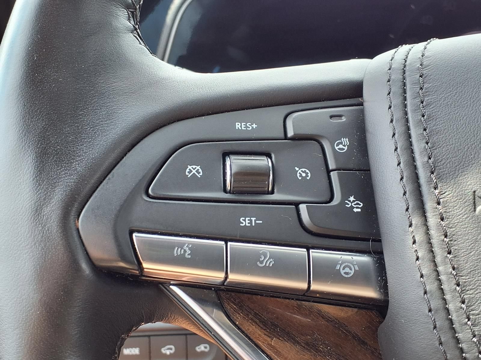 Used 2023 Cadillac Escalade ESV Sport Platinum AWD/4WD image 29