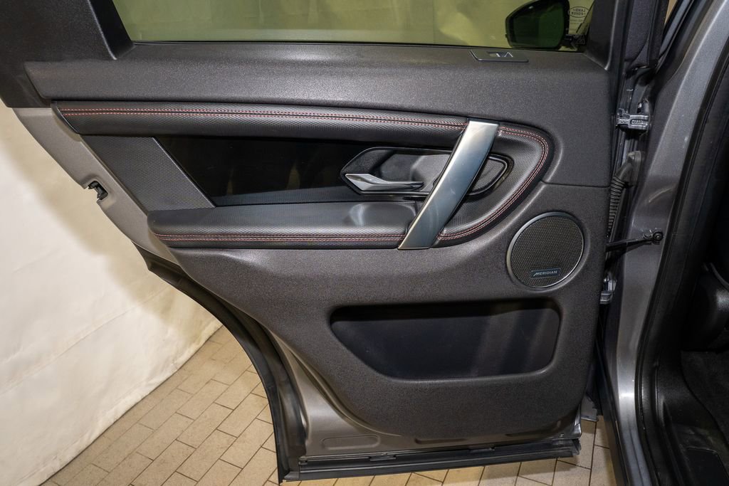 Used 2020 Land Rover Discovery Sport SE R-Dynamic image 11