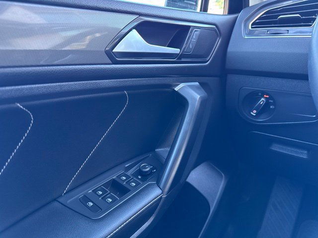 Certified 2022 Volkswagen Tiguan SE w/ Panoramic Sunroof Package AWD/4WD image 20