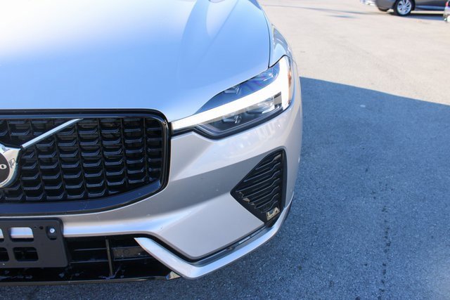 Used 2025 Volvo XC60 B5 Plus image 43