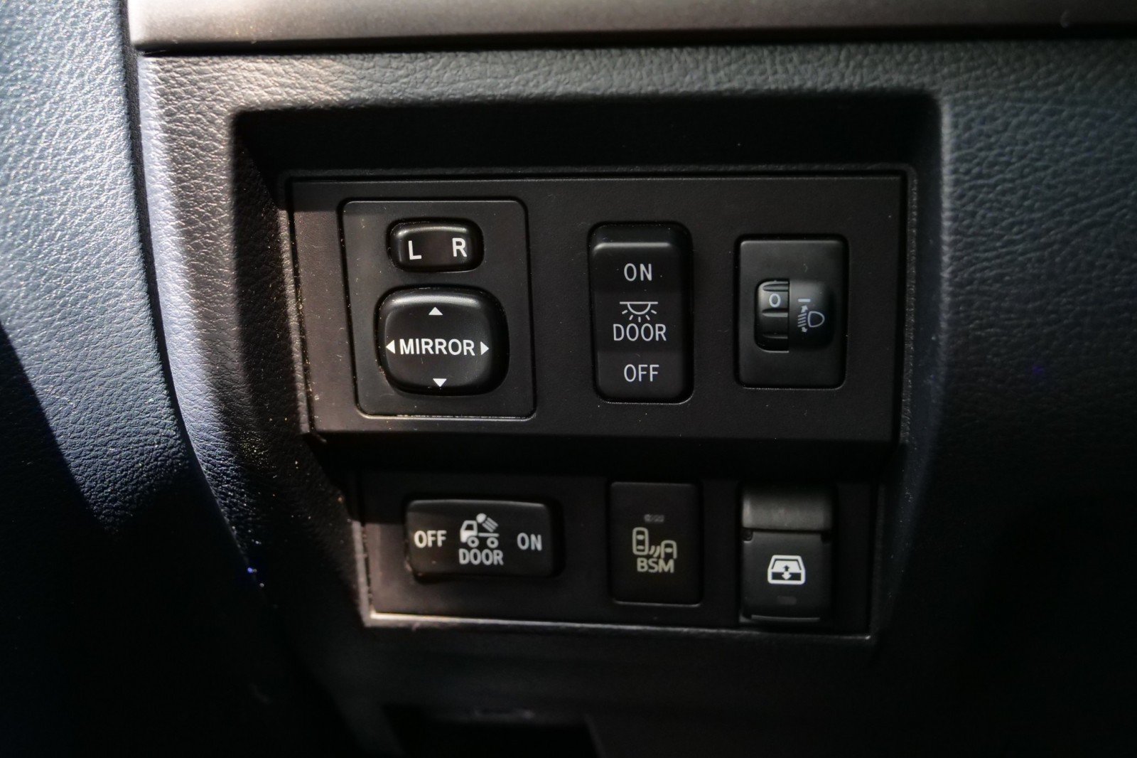 Used 2016 Toyota Tundra SR5 w/ TRD Off Road Package AWD/4WD image 17