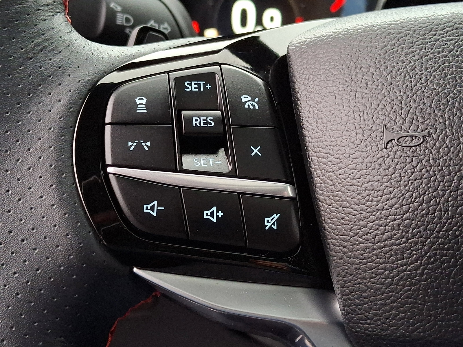 Used 2025 Ford Explorer ST image 21