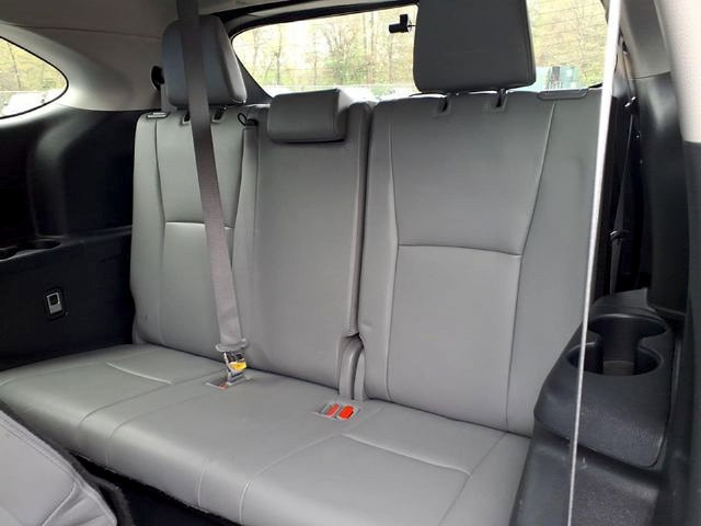 Used 2021 Toyota Highlander XLE AWD/4WD image 13
