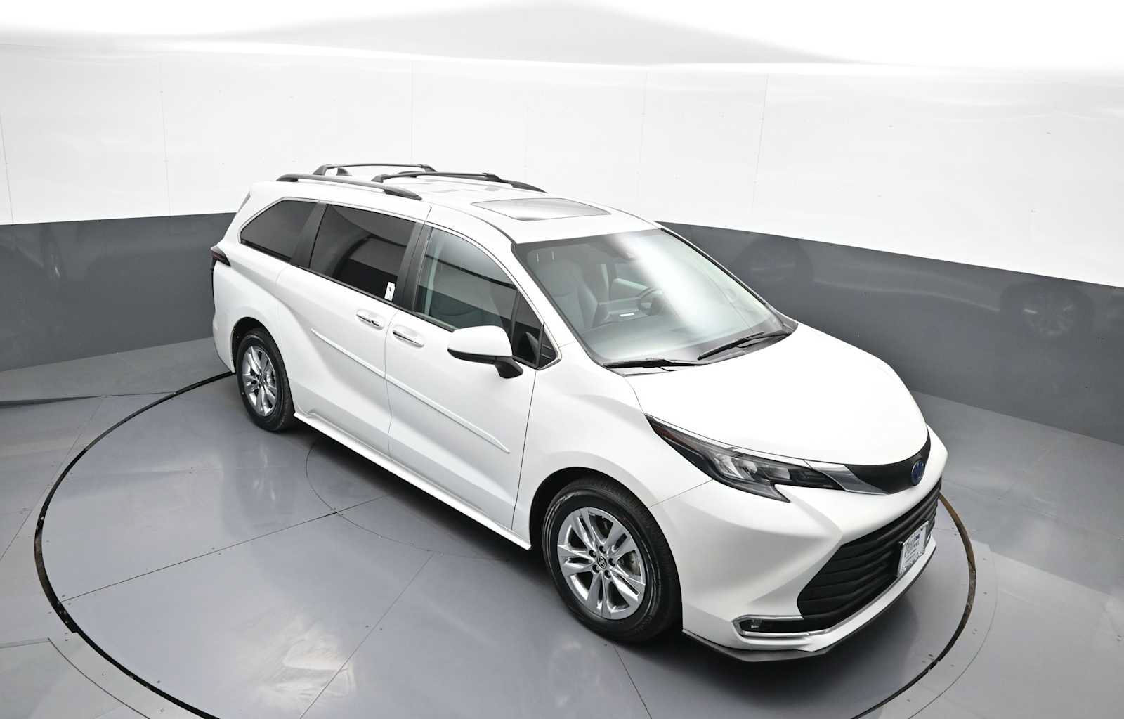Used 2024 Toyota Sienna XLE w/ XLE Plus Package AWD/4WD image 38