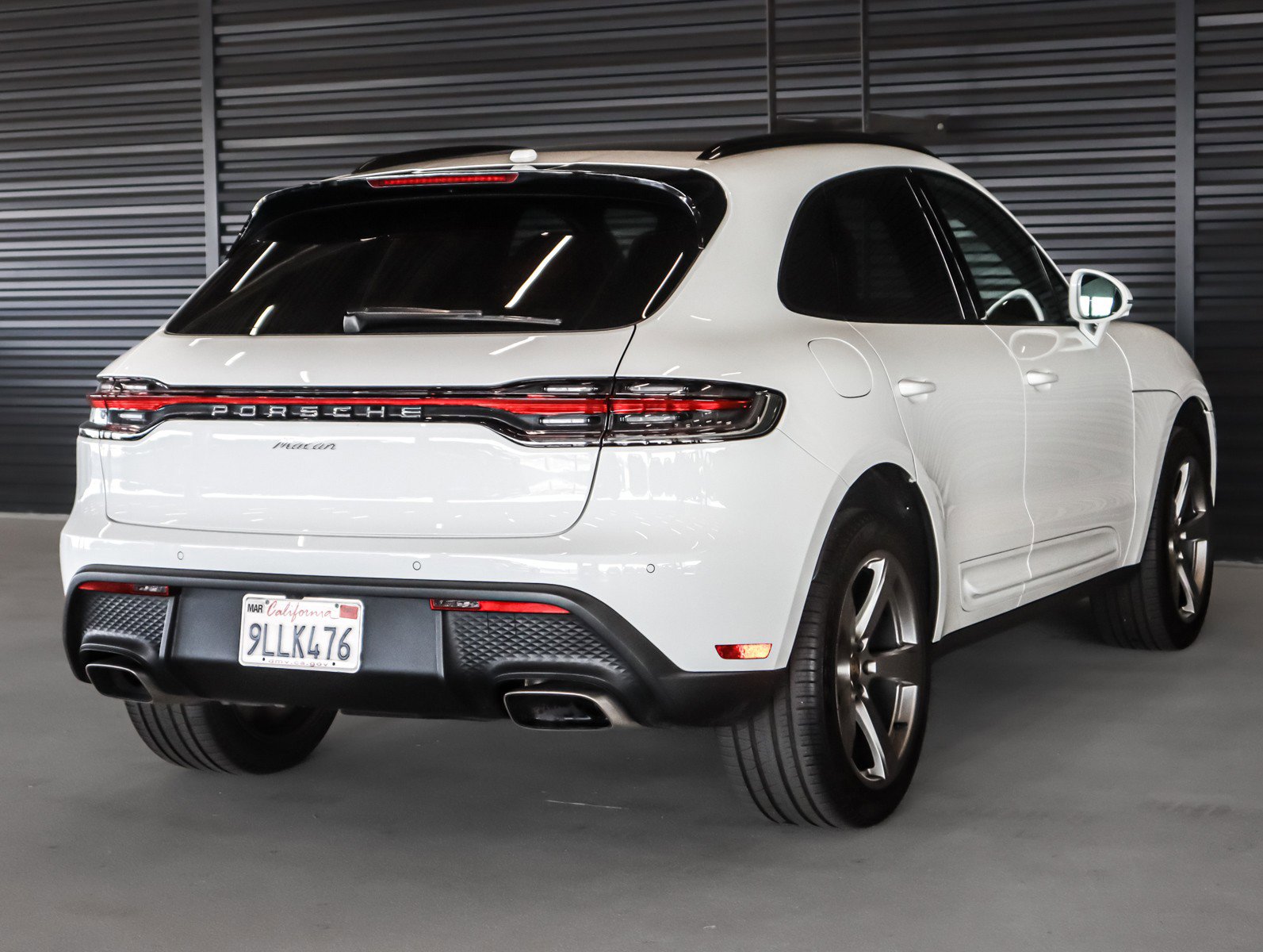 Certified 2024 Porsche Macan AWD/4WD image 10