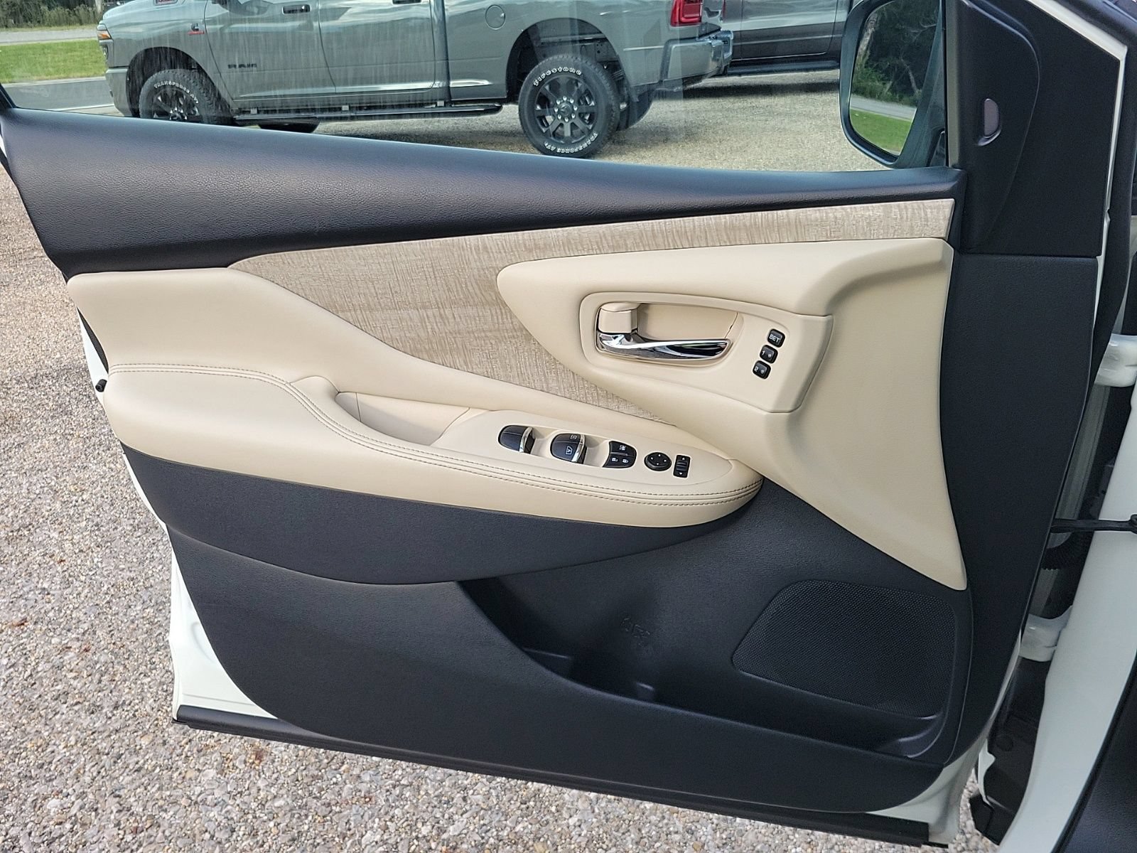Used 2020 Nissan Murano SL w/ Cargo Package FWD image 44
