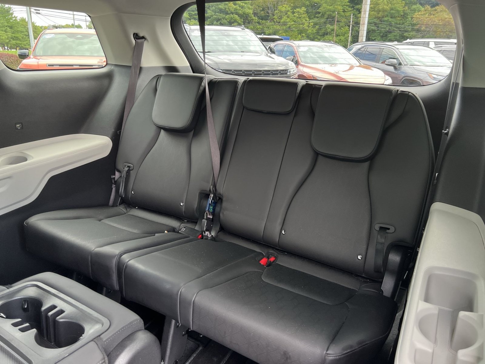 Used 2024 Kia Carnival LX FWD image 24