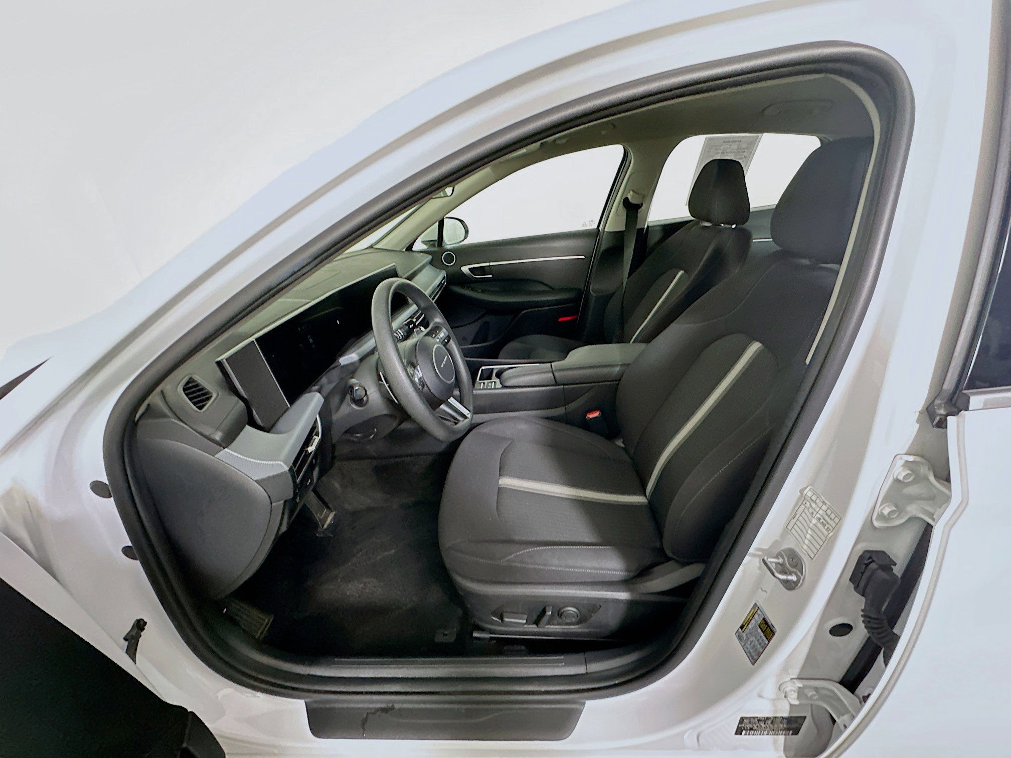 Used 2025 Hyundai Sonata SEL FWD image 13
