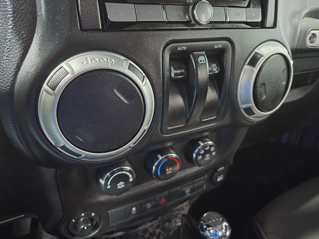 Used 2018 Jeep Wrangler Rubicon w/ Power Convenience Group AWD/4WD image 21