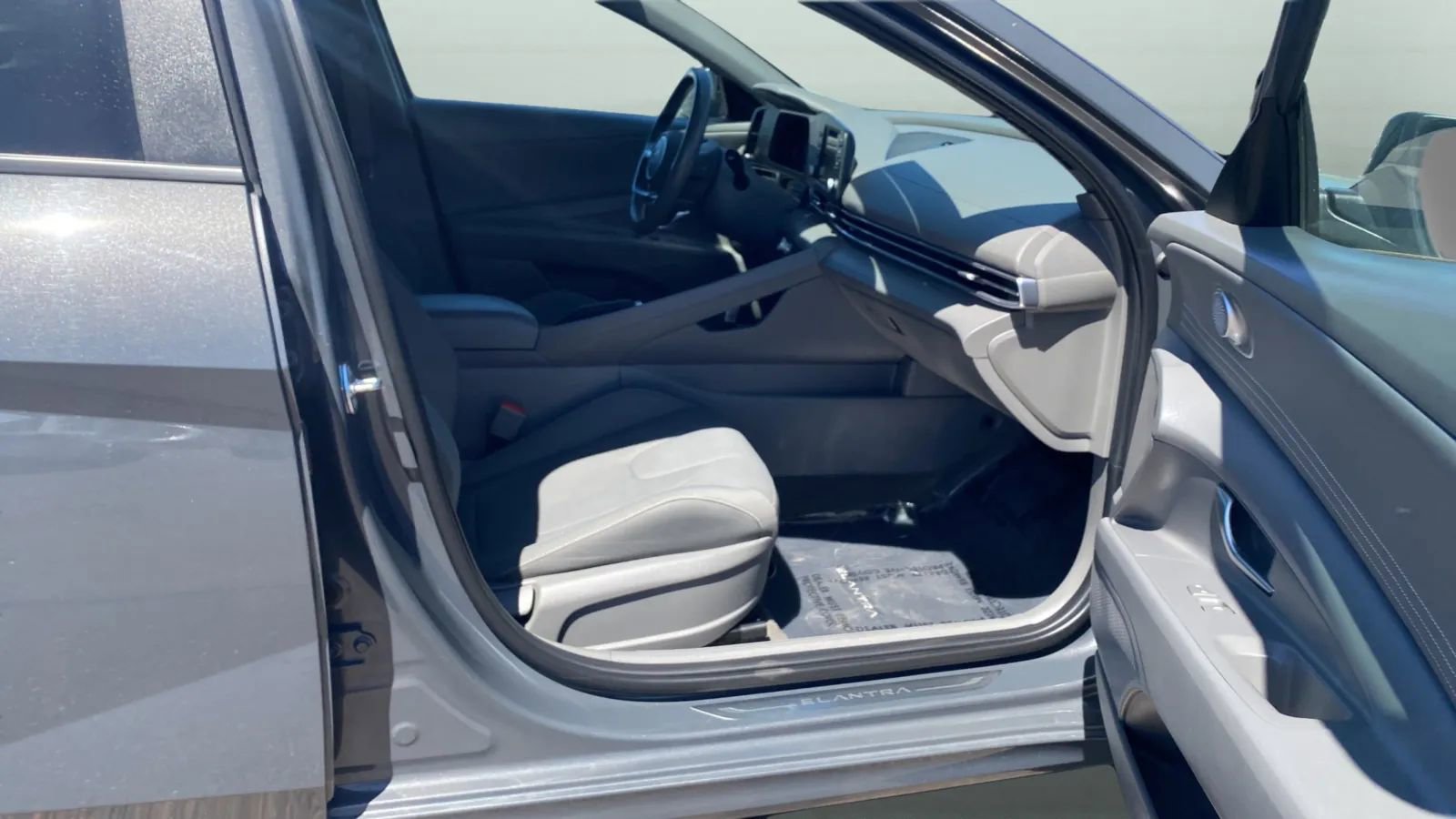 Used 2025 Hyundai Elantra Sport FWD image 39