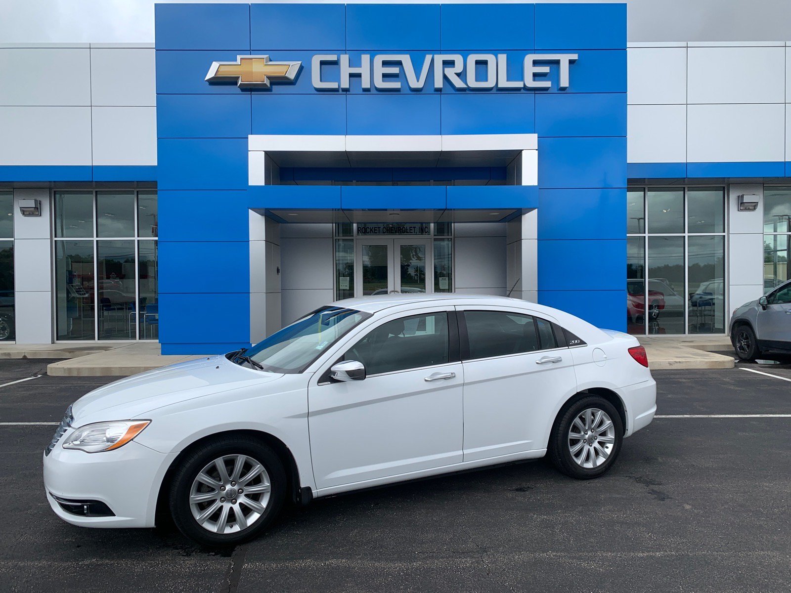 Used 2013 Chrysler 200 Limited FWD image 1