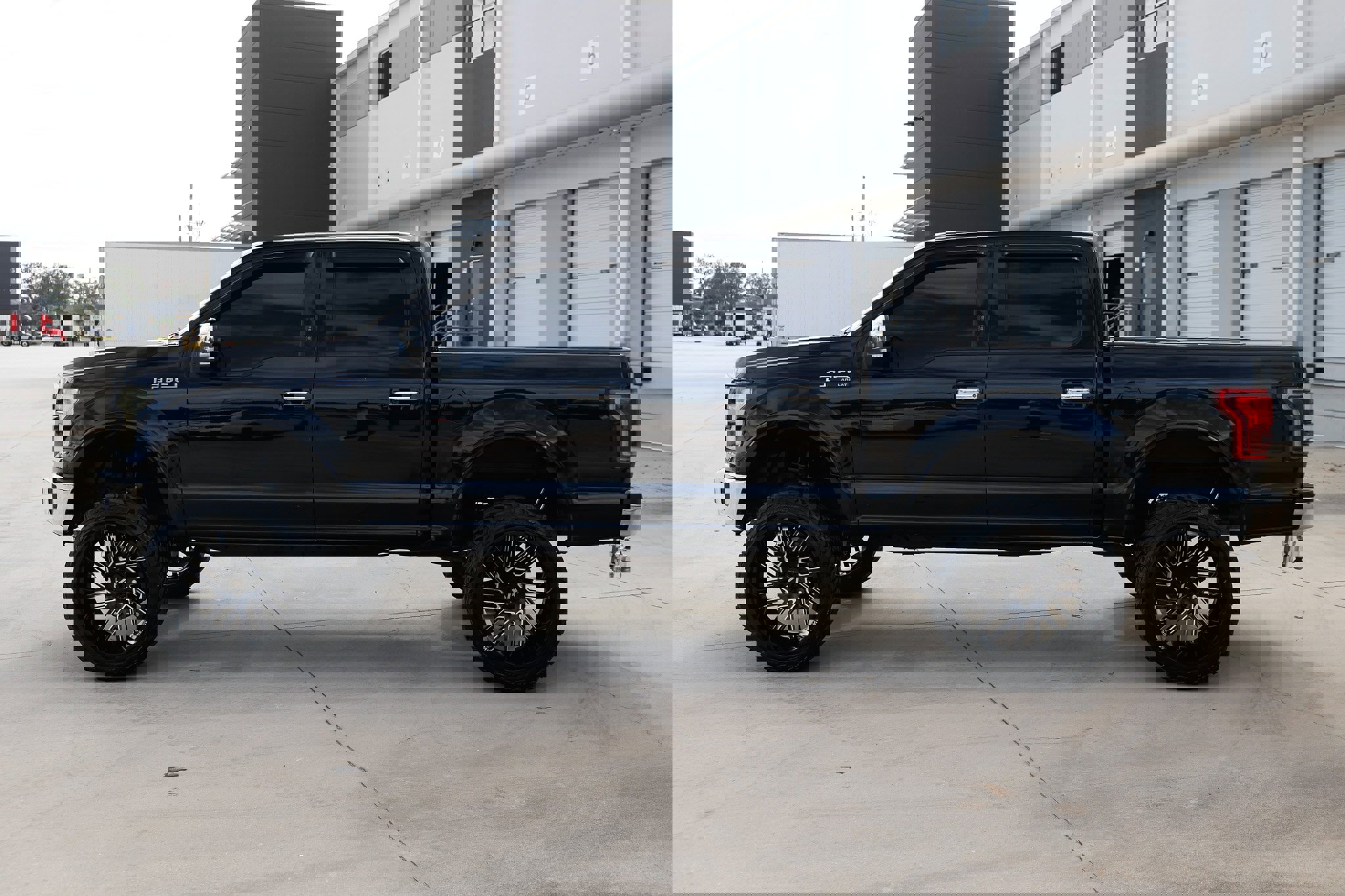 Used 2017 Ford F150 Lariat w/ Equipment Group 501A Mid image 8