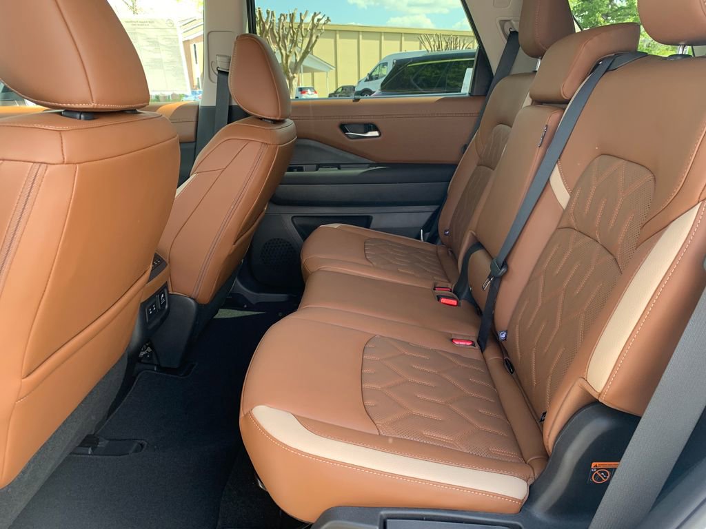 New 2026 Nissan Pathfinder Platinum image 21