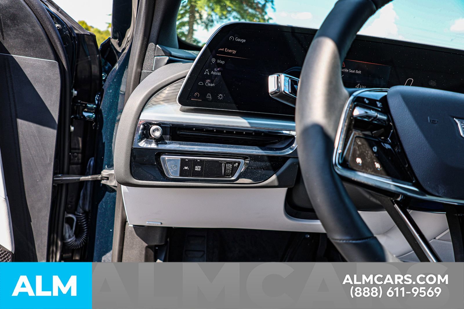 Used 2025 Cadillac Lyriq Luxury image 22