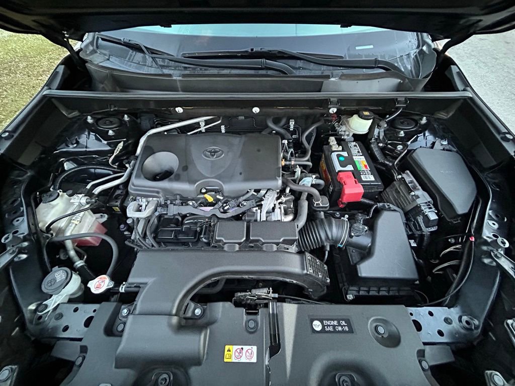 Used 2020 Toyota RAV4 LE image 11