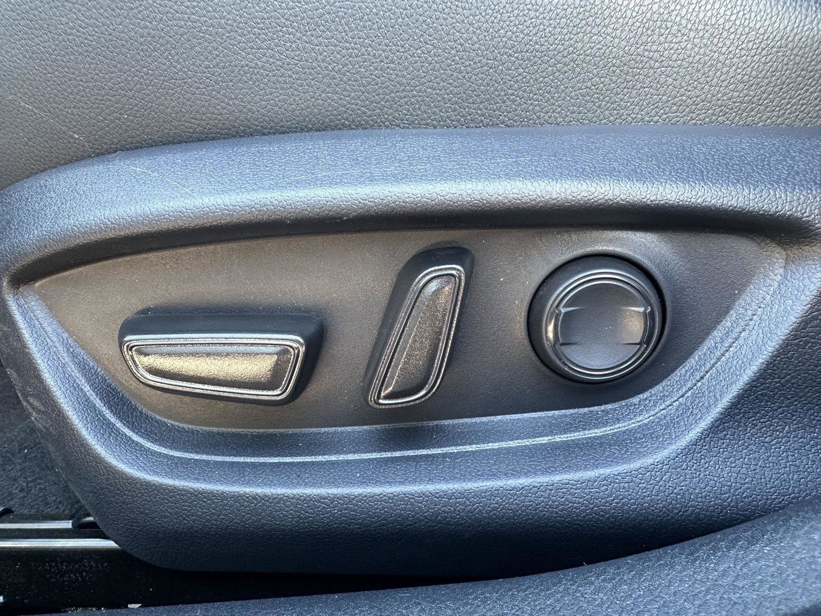 Certified 2025 Toyota Camry SE image 4