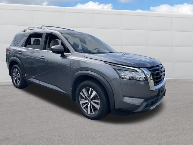Used 2024 Nissan Pathfinder SL AWD/4WD image 12