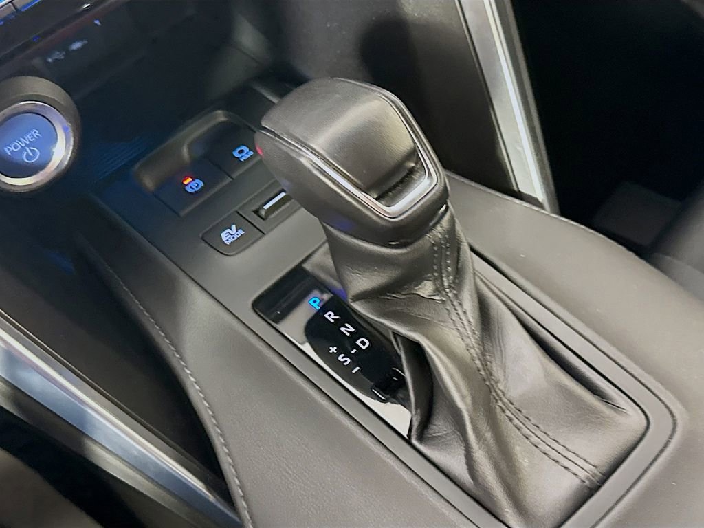 Used 2022 Toyota Venza LE image 19